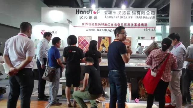 草莓社区色版数码展位